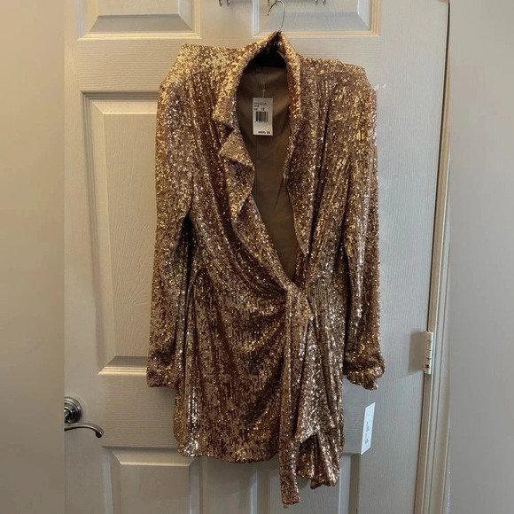 Teri Jon by Rickie Freeman
Sequin Wrap Top - Picture 4 of 8